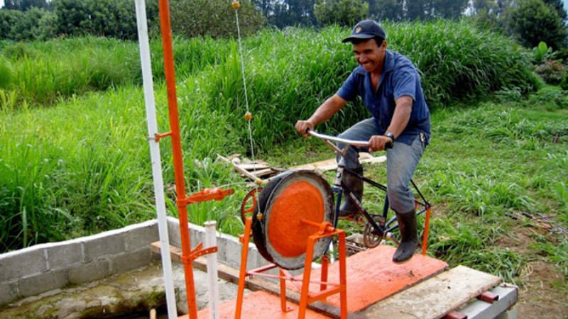 Ayudando con bicicletas en Guatemala - Maya Pedal