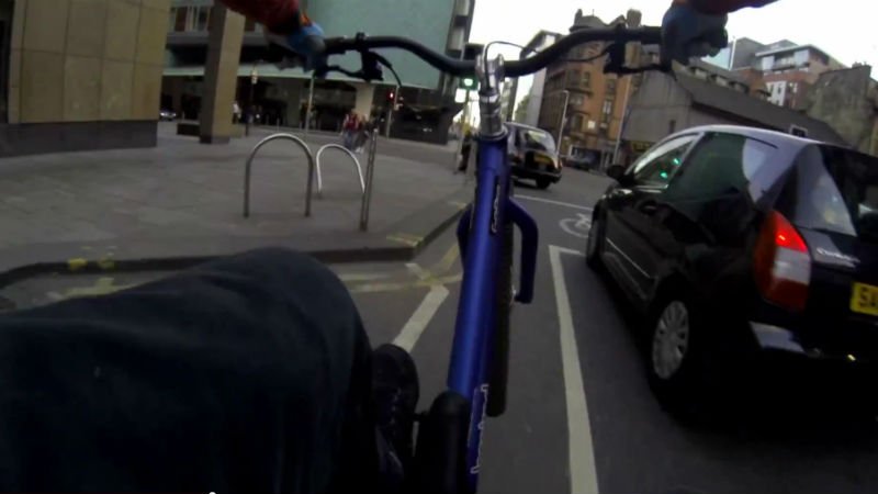 video de bicicletas BMX Danny MacAskill da un paseo en bicicleta