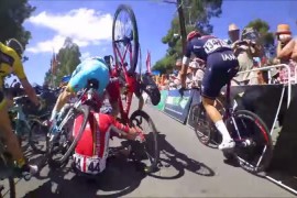 Mira la caida en el Tour Down Under en Australa Jeremy Roy