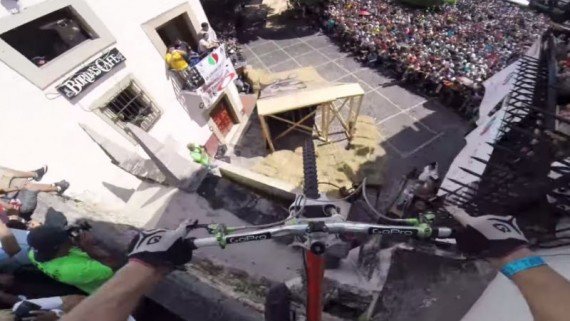 Kelly McGarry en el Taxco Urban Downhill